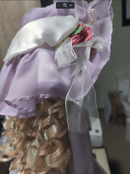 ДЕКОРАТИВНА ЛЯЛЬКА СУВЕНІРНА, ФАРФОРОВА, КОЛЕКЦІЙНА PORCELAIN DOLL "ГРЕЙ" 45 СМ (1303-09) 1303-09 фото