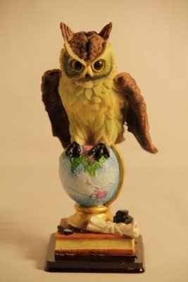Статуетка сова на глобусі 091205B 091205B фото